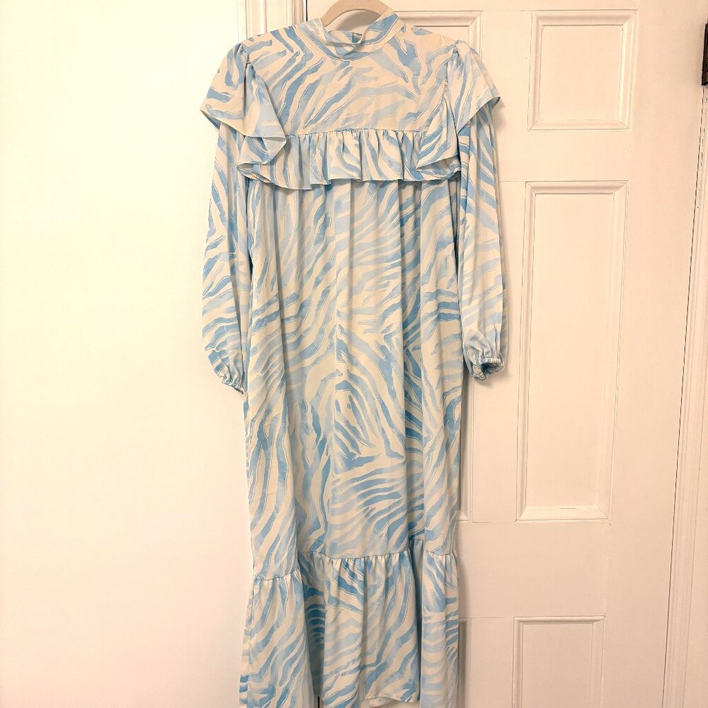 Who What Wear Dreamy Animal Print Ruffle Midi Dress NWT Size M Blue White